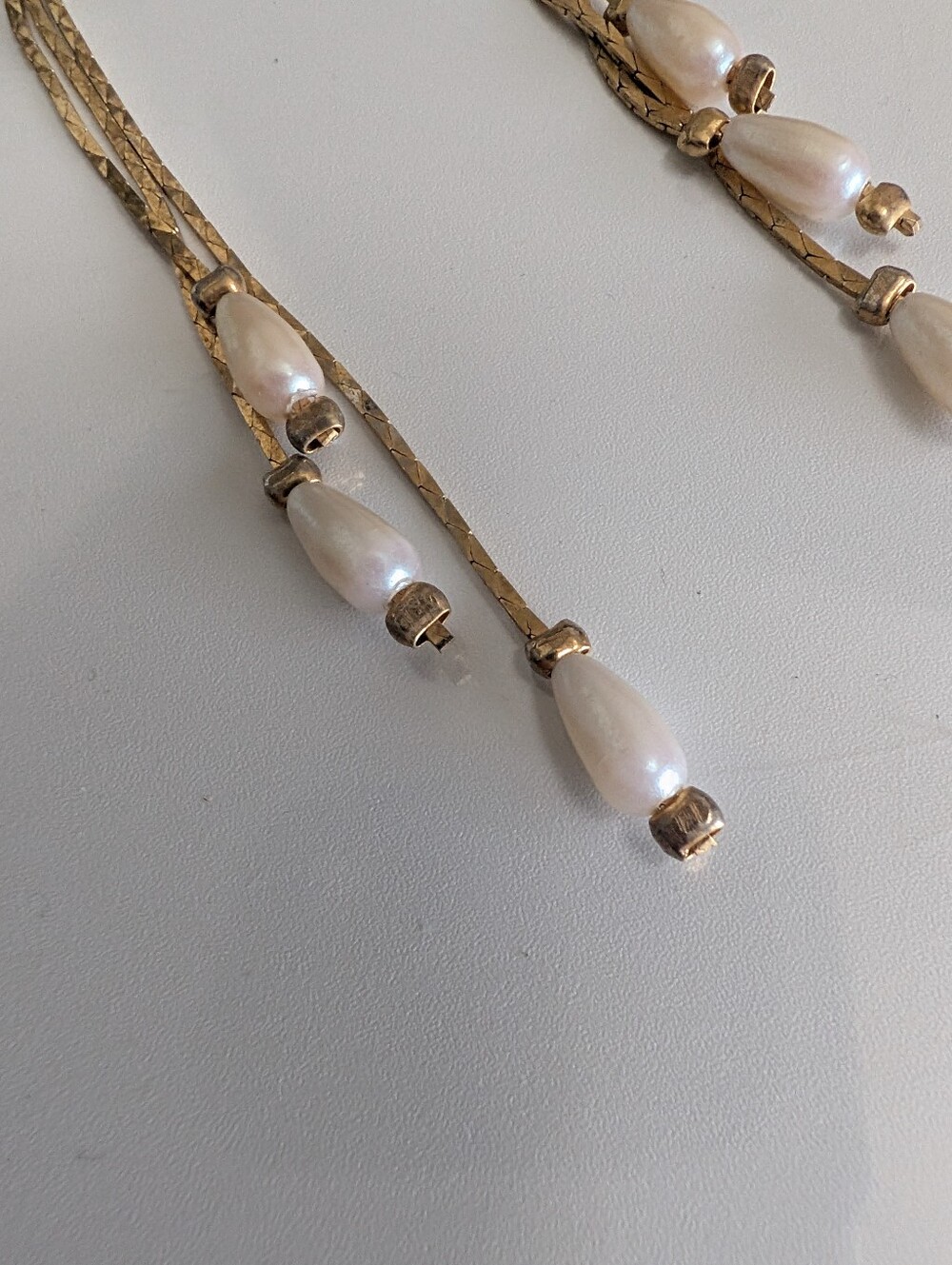 Vintage Gold-Tone Snake Chain Faux Pearl Dangle Drop Earrings - Picture 4 of 5